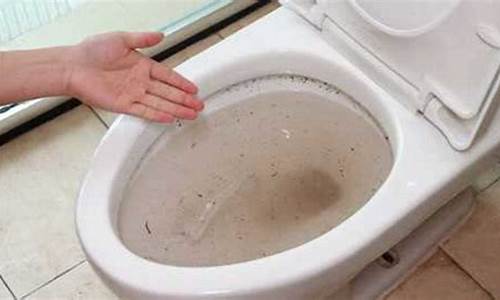 马桶堵住了怎么疏通-马桶堵了水满满的下不去怎么办