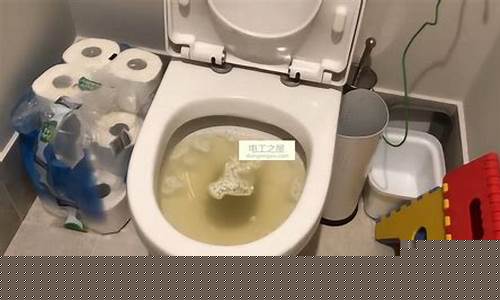 马桶堵了水满满的下不去怎么办-通马桶上门服务怎么收费